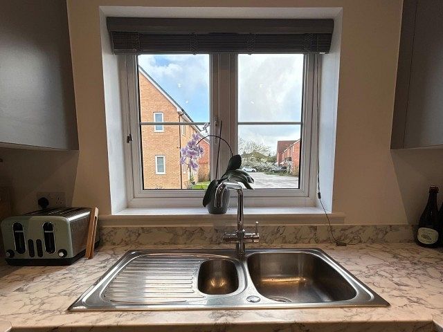 107 Tanners Meadow, Brockham, Surrey